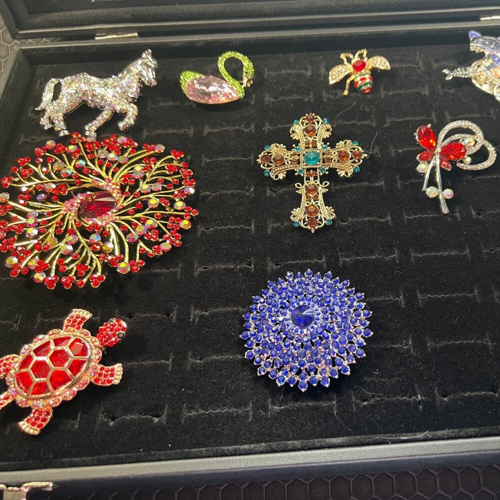 Wholesale 10 Ladies Brooches